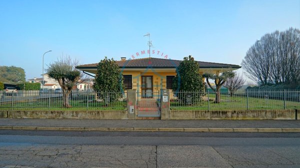 casa indipendente in vendita a Merlara