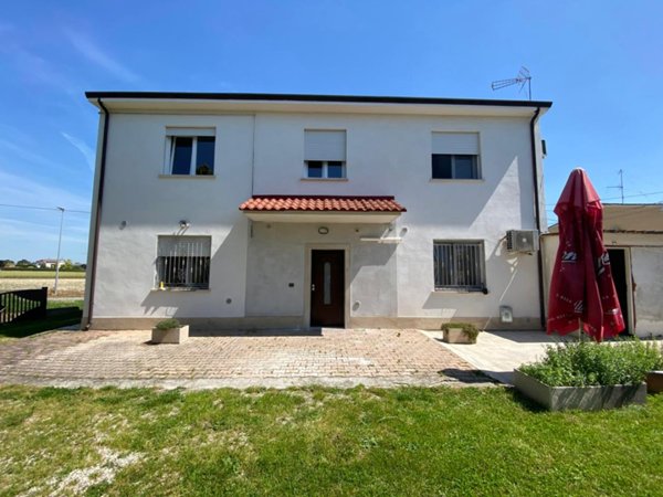 casa indipendente in vendita a Merlara