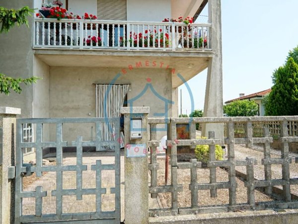 casa indipendente in vendita a Merlara