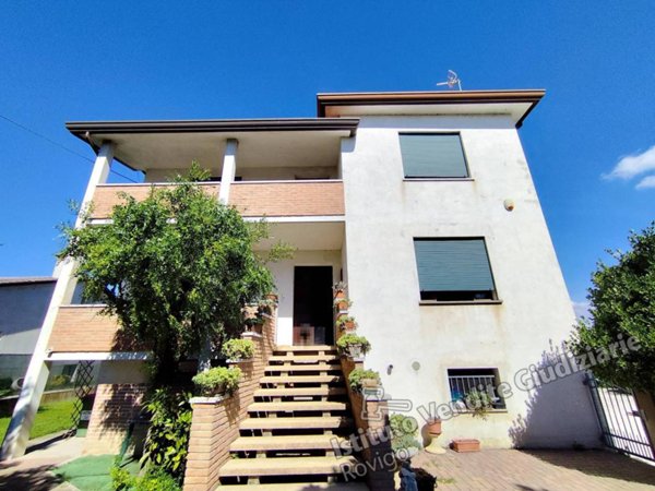 casa indipendente in vendita a Merlara