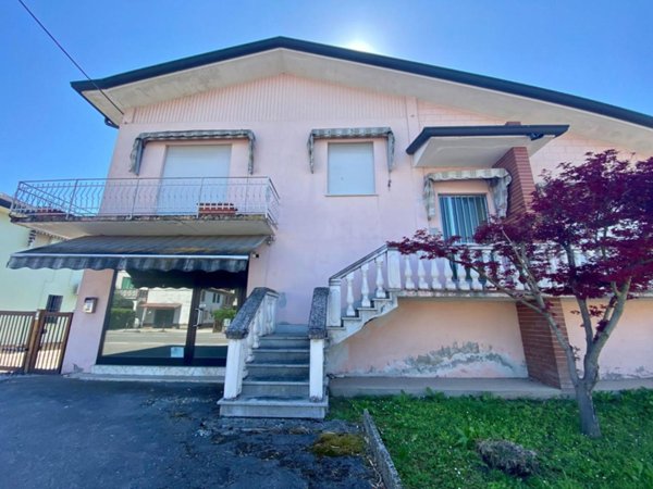 casa indipendente in vendita a Merlara