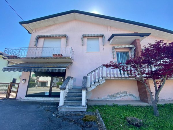 casa indipendente in vendita a Merlara