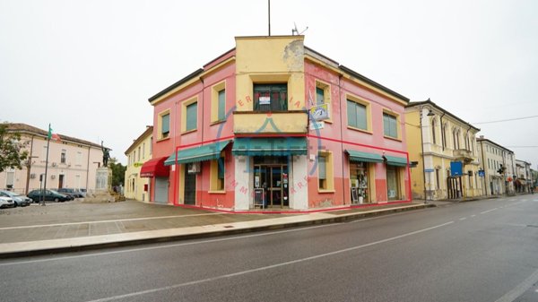 locale commerciale in vendita a Merlara