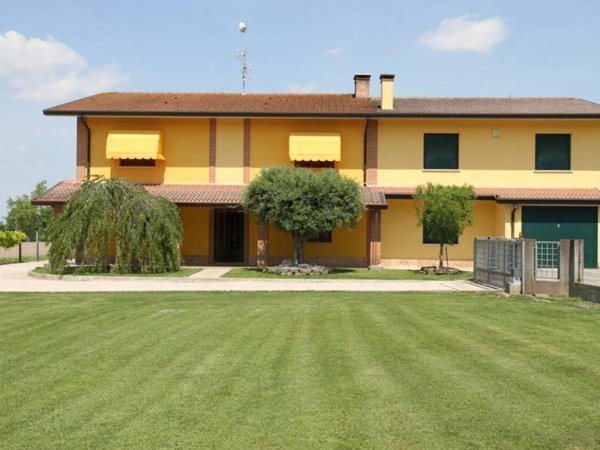 casa indipendente in vendita a Merlara