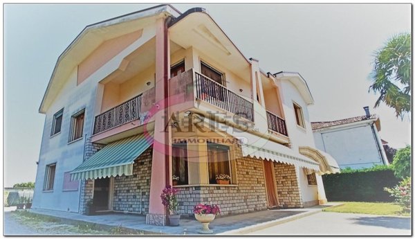 casa indipendente in vendita a Merlara