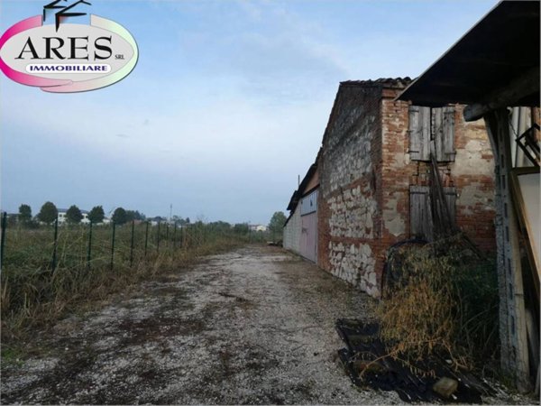 terreno edificabile in vendita a Merlara