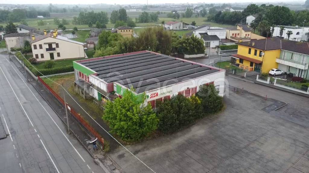 locale commerciale in vendita a Merlara