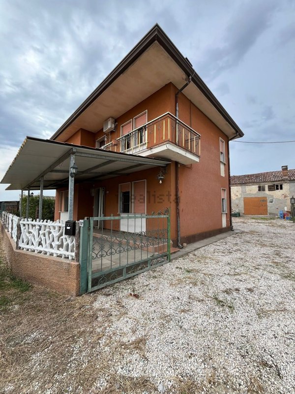 casa indipendente in vendita a Merlara