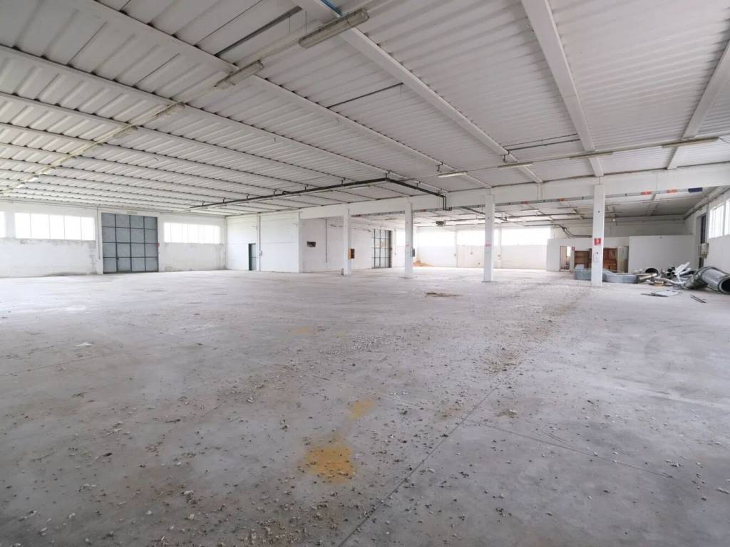 locale commerciale in vendita a Merlara