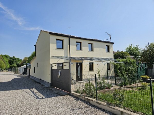 casa indipendente in vendita a Merlara