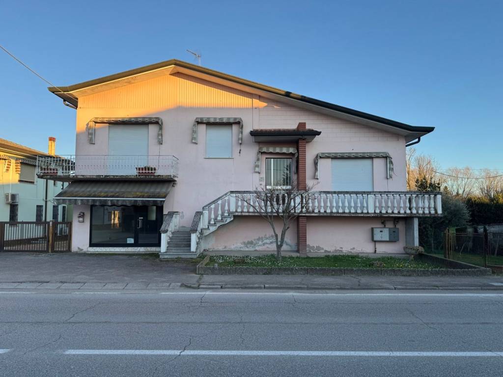 casa indipendente in vendita a Merlara