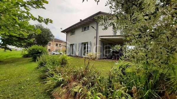 casa indipendente in vendita a Merlara
