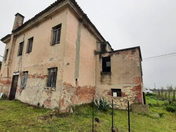 casa indipendente in vendita a Merlara