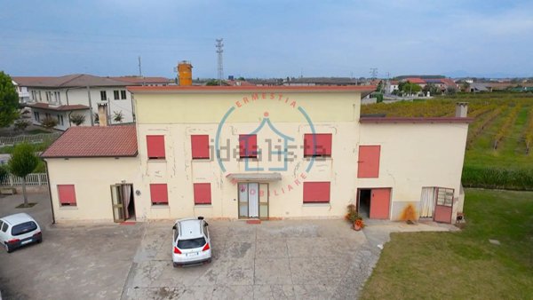 casa indipendente in vendita a Merlara