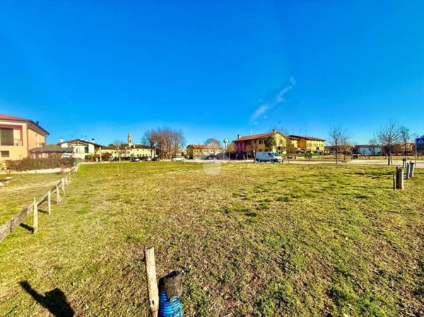 terreno edificabile in vendita a Mestrino in zona Lissaro