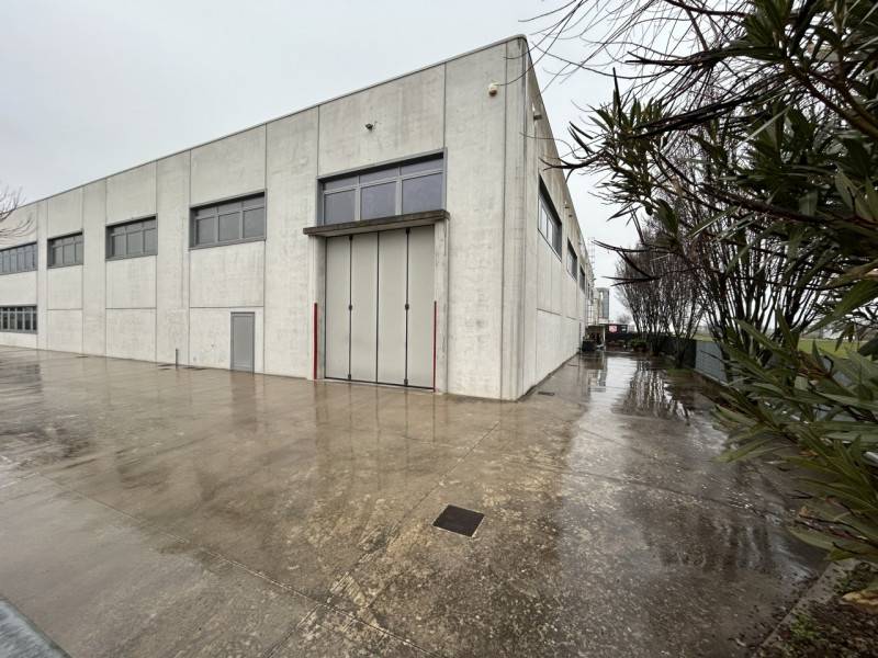 locale di sgombero in vendita a Mestrino