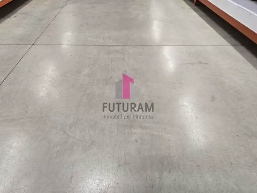 capannone in vendita a Mestrino in zona Lissaro