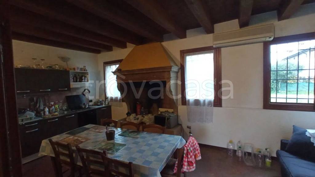 appartamento in vendita a Mestrino in zona Lissaro