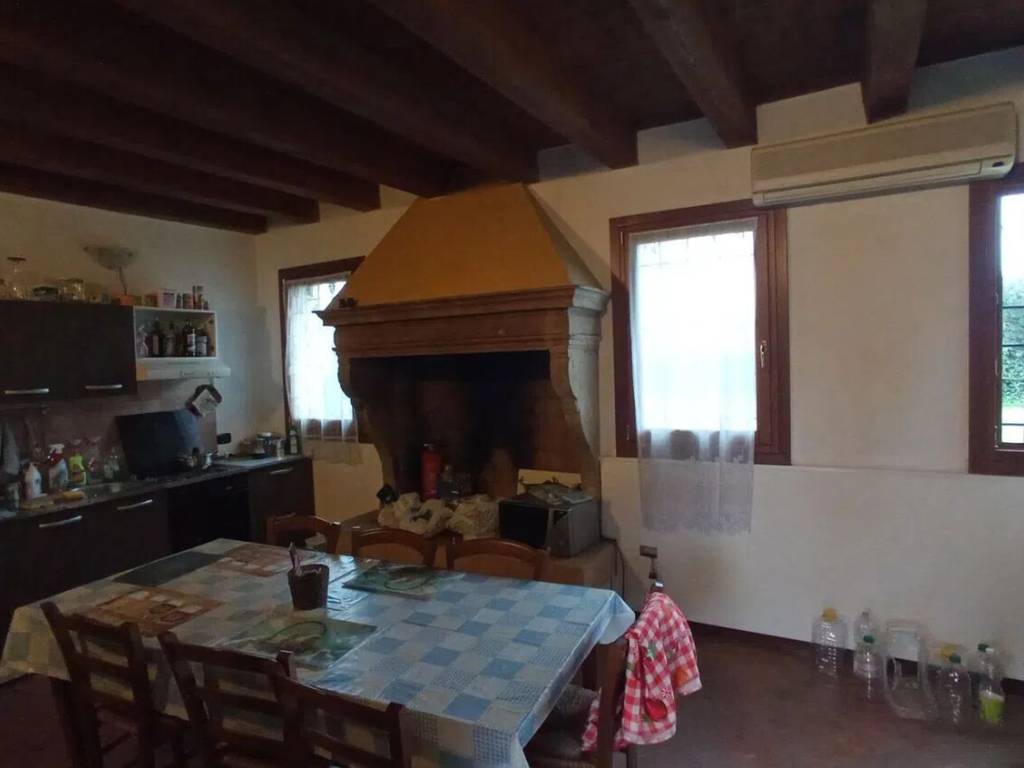 appartamento in vendita a Mestrino in zona Lissaro