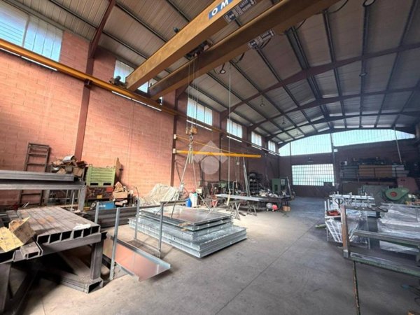 locale commerciale in vendita a Mestrino