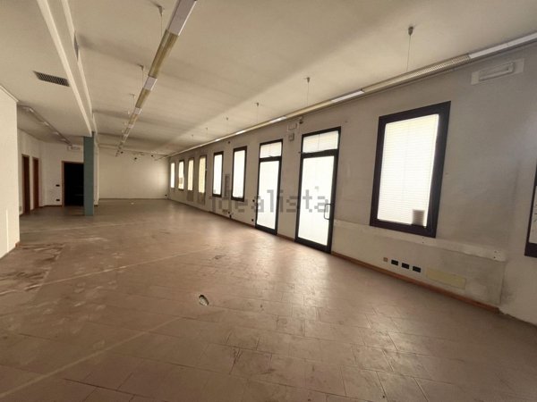 negozio in vendita a Mestrino in zona Arlesega