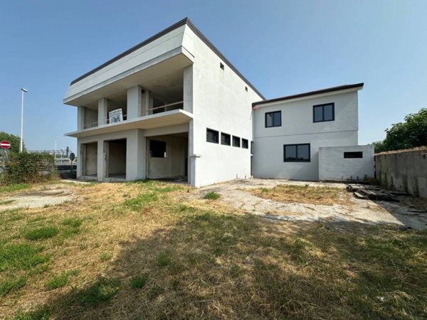 negozio in vendita a Mestrino in zona Arlesega