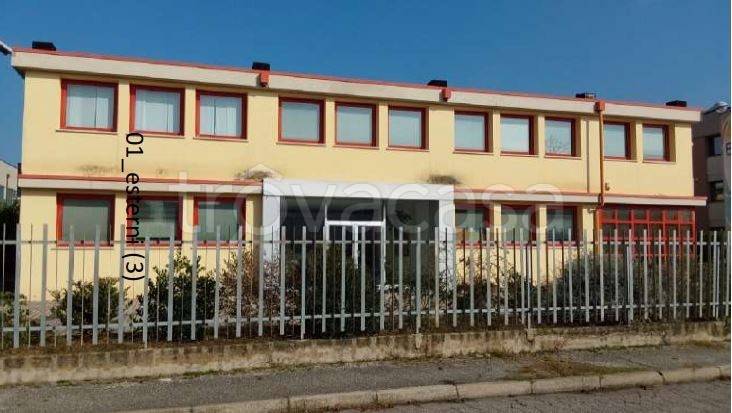 locale commerciale in vendita a Mestrino