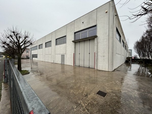 locale di sgombero in vendita a Mestrino