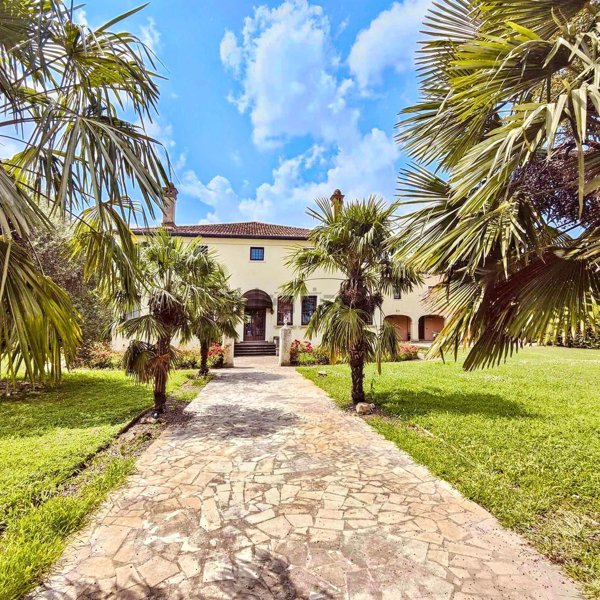 locale commerciale in vendita a Mestrino