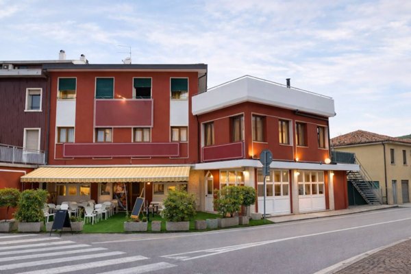 locale commerciale in vendita a Mestrino