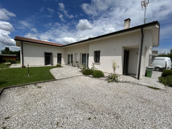 casa indipendente in vendita a Mestrino in zona Lissaro