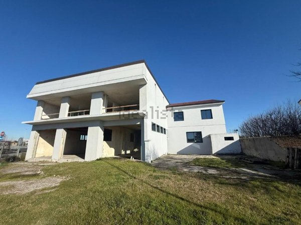 capannone in vendita a Mestrino