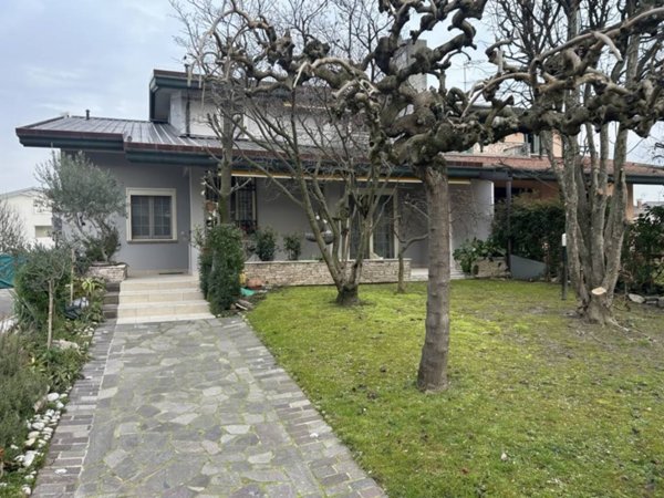 casa indipendente in vendita a Mestrino in zona Lissaro