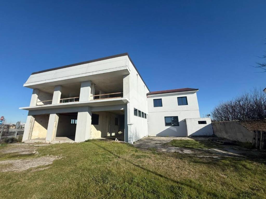 locale commerciale in vendita a Mestrino in zona Arlesega