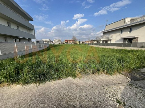 terreno edificabile in vendita a Mestrino
