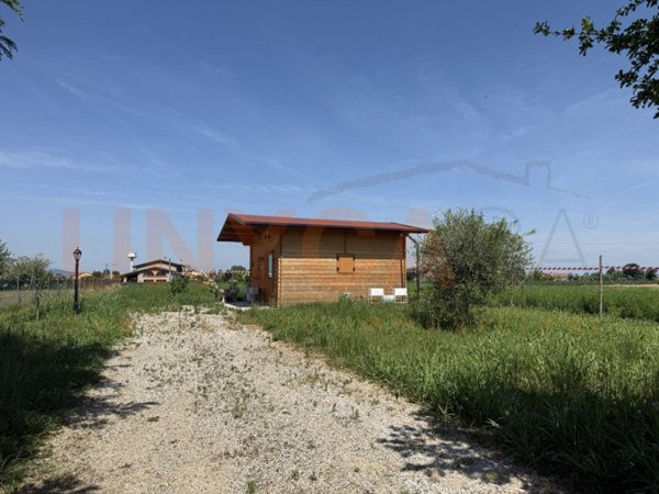 locale di sgombero in vendita a Mestrino in zona Lissaro