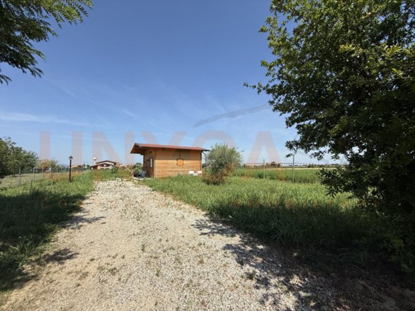 locale di sgombero in vendita a Mestrino in zona Lissaro