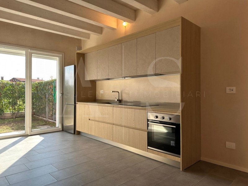 casa semindipendente in vendita a Mestrino in zona Lissaro