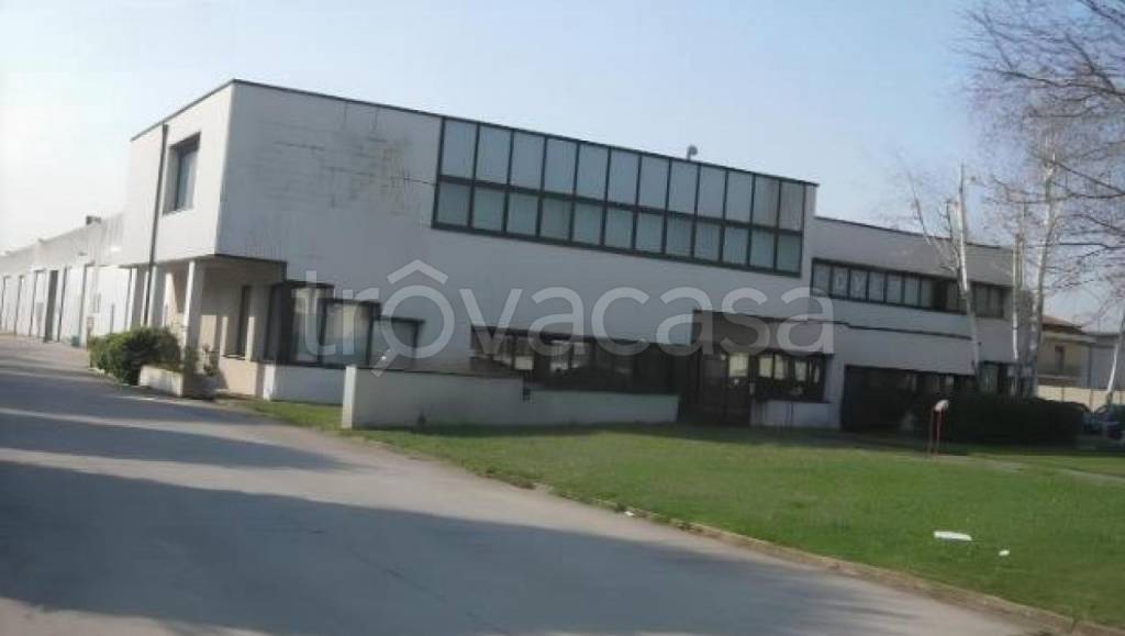 locale commerciale in vendita a Monselice