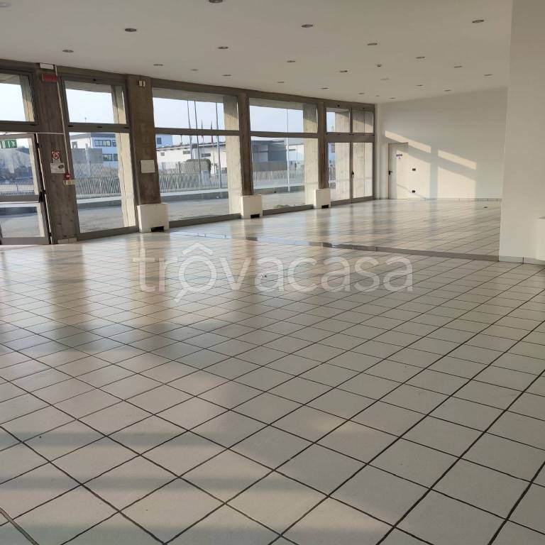 locale commerciale in vendita a Monselice