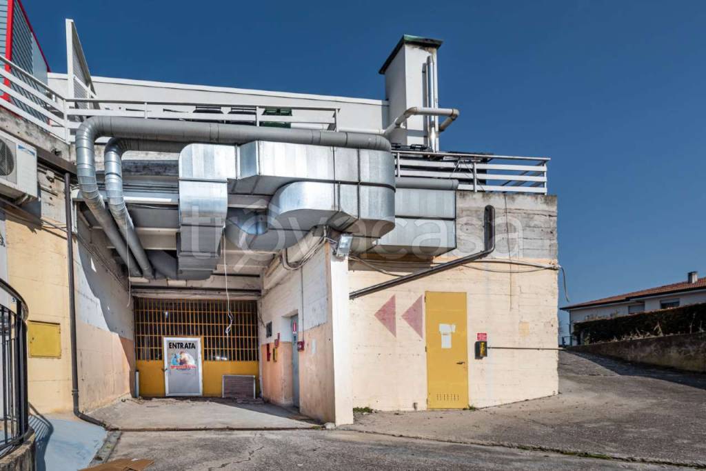 locale commerciale in vendita a Monselice