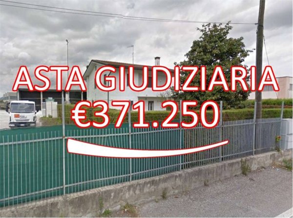 locale commerciale in vendita a Monselice