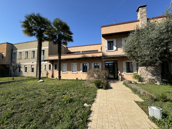 locale commerciale in vendita a Monselice