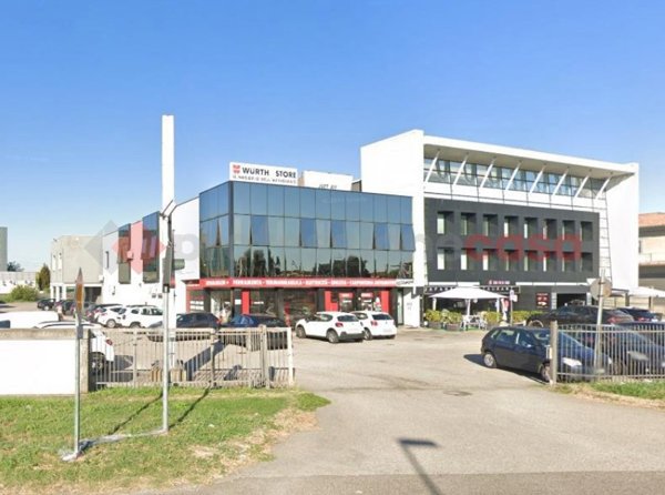 locale commerciale in vendita a Monselice