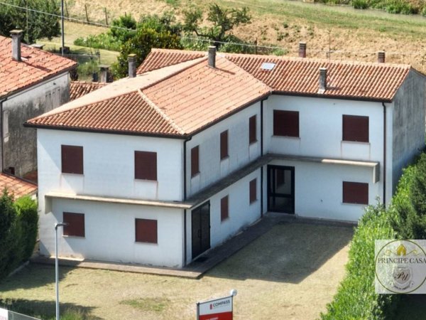 locale commerciale in vendita a Monselice
