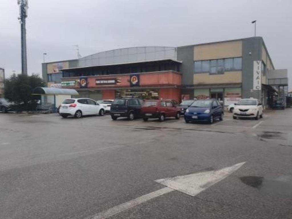 negozio in vendita a Monselice in zona Ca' Oddo