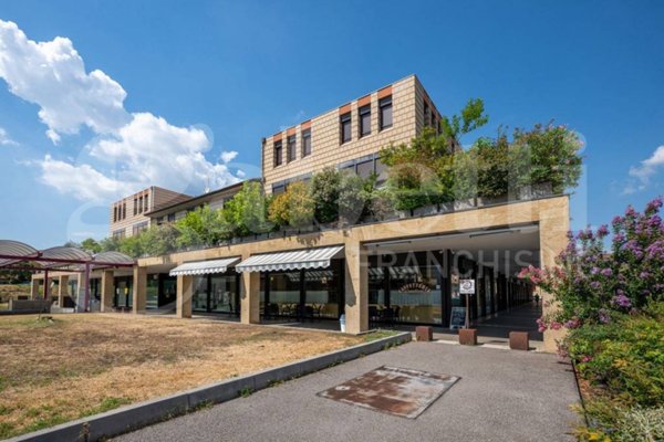 locale commerciale in vendita a Monselice