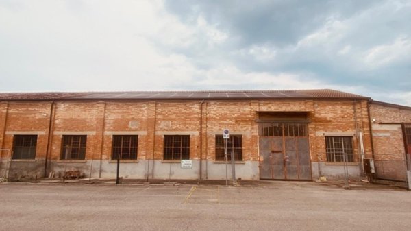 locale commerciale in vendita a Montagnana