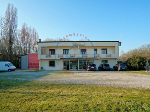 locale commerciale in vendita a Montagnana