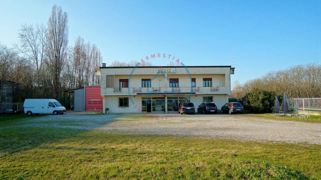 locale commerciale in vendita a Montagnana